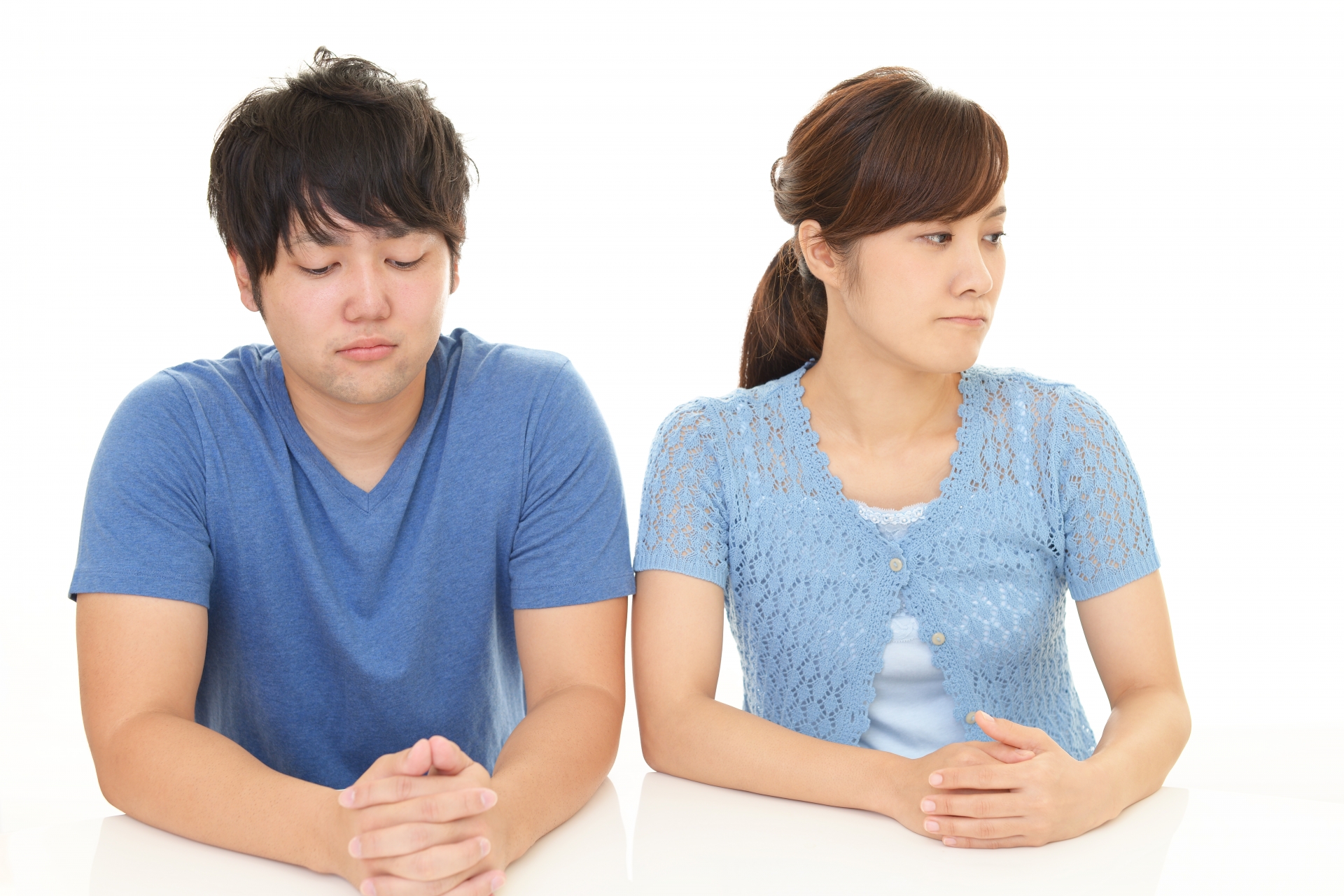 険悪な雰囲気の夫婦